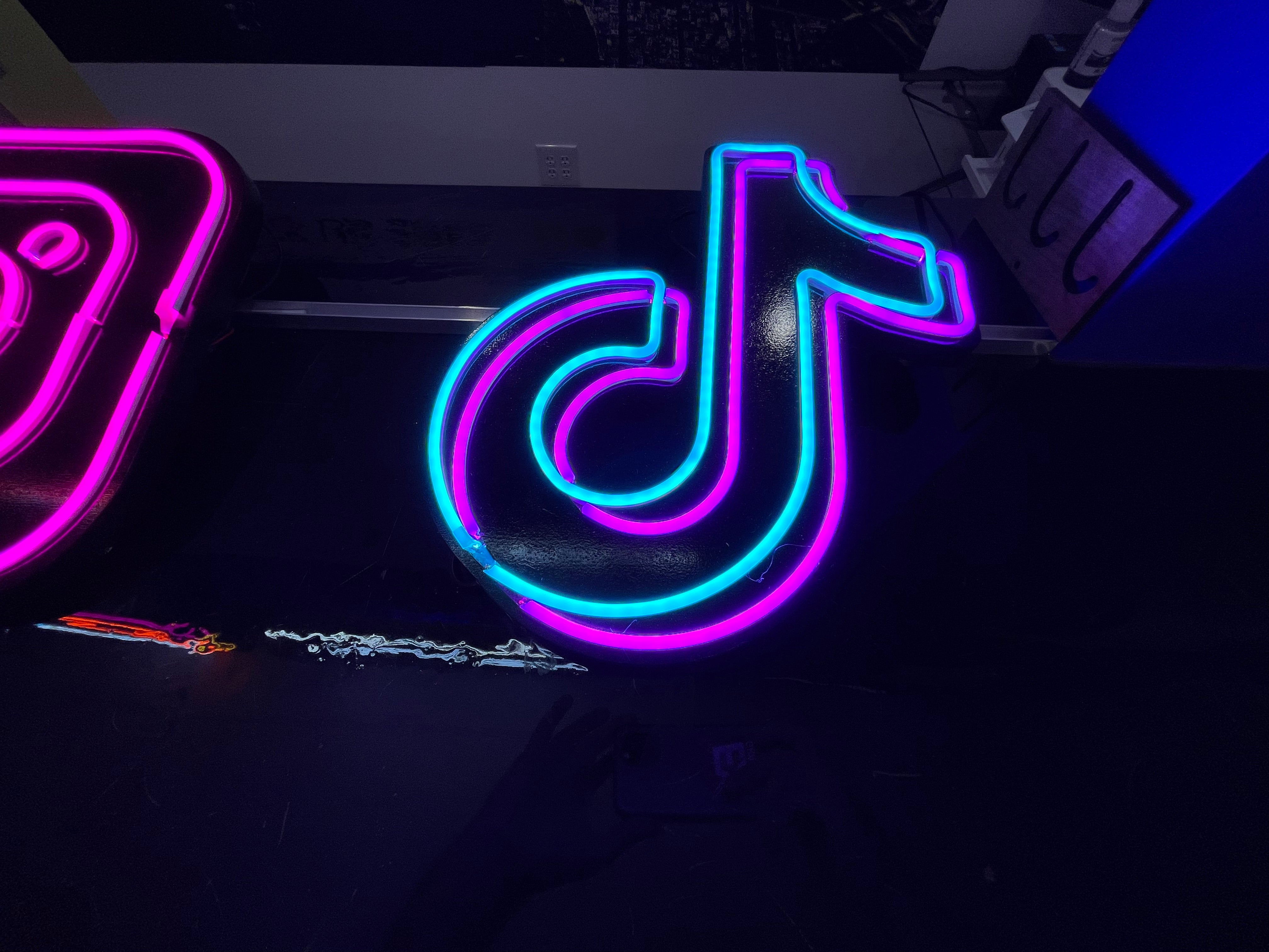 Tiktok logo shop neon light